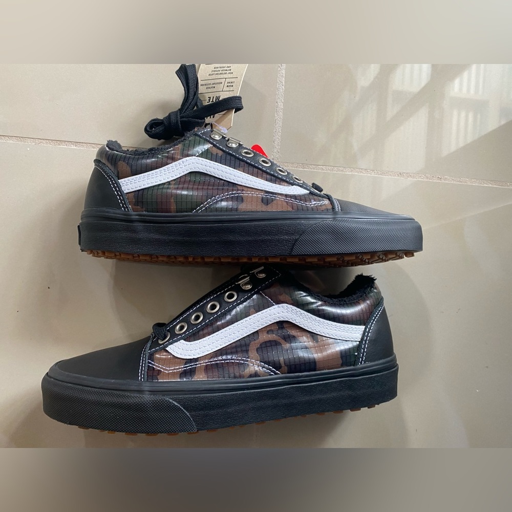 Vans Old Skool All Weather MTE Mens Size 6.5 / Womens Size 8 / Black Camo.